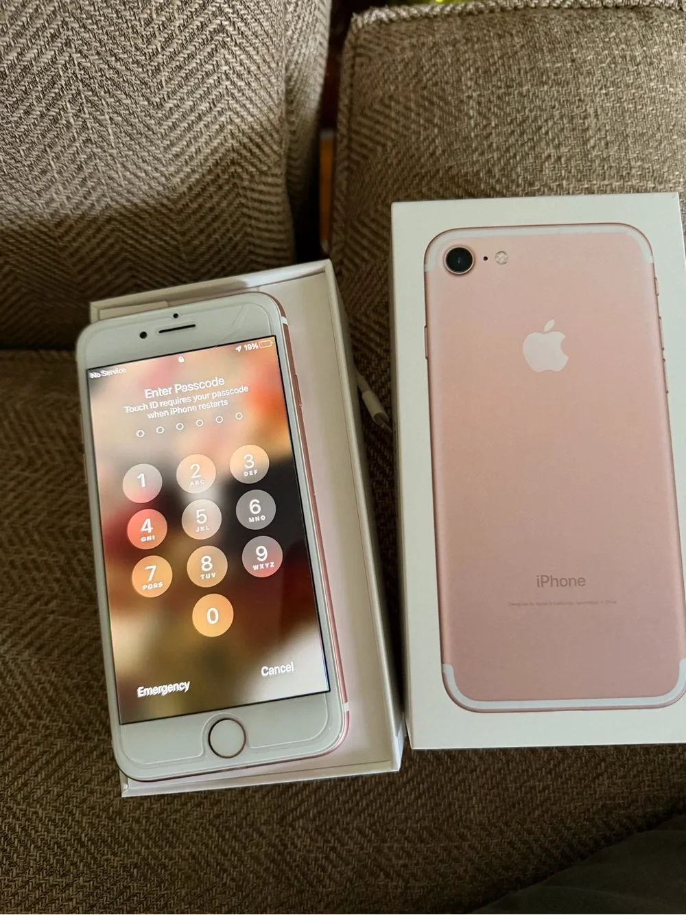 Apple iPhone 7 Rose Gold with original Box. T Mobile. Unlocked